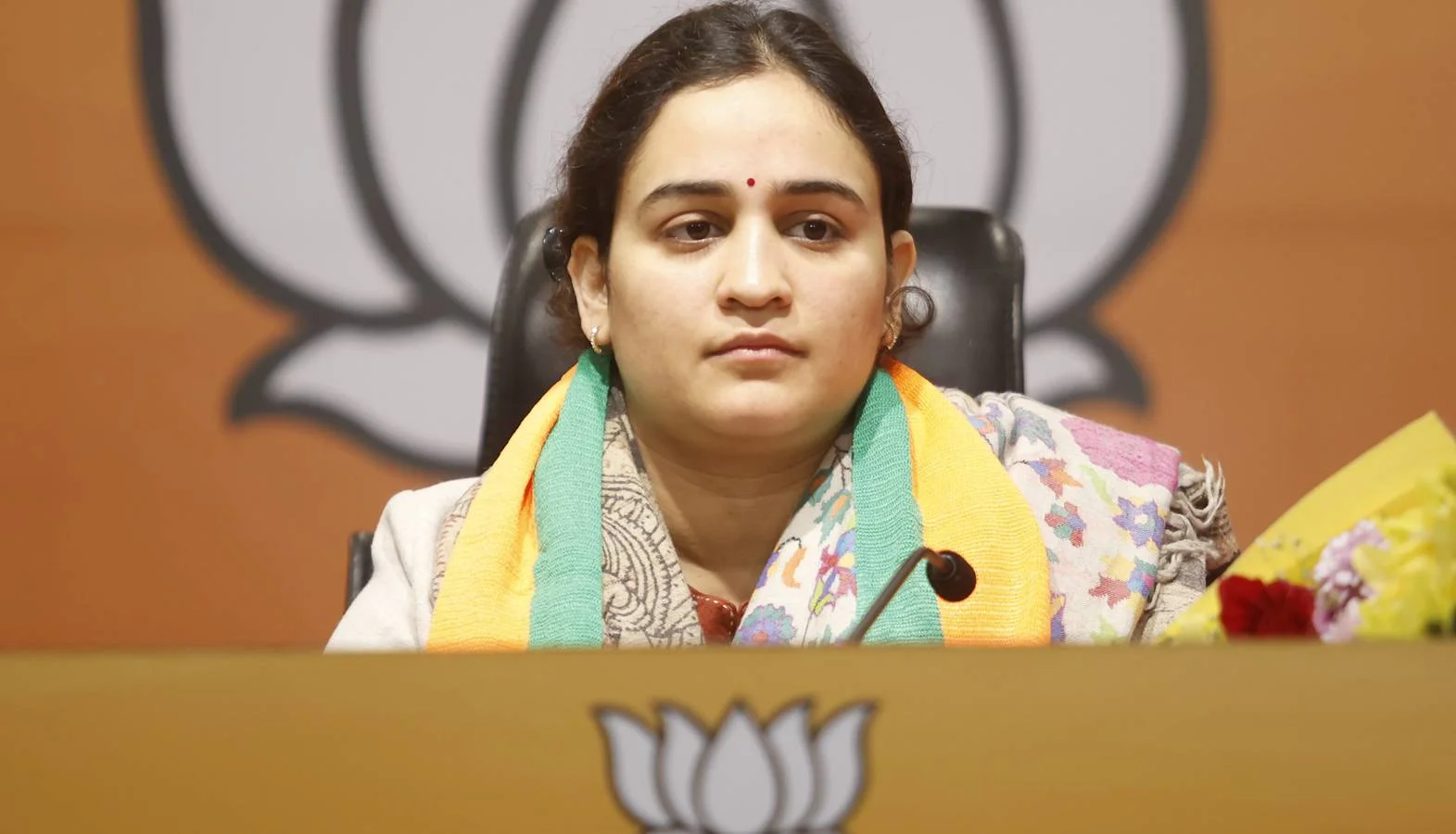 Prateek Yadav and Aparna Yadav divorce Net Worth Education and Property. 5 करोड़ की कार और 1 करोड़ रुपये से अधिक गहने, काफी पढ़ी लिखी और अमीर हैं अपर्णा यादव? | Jansatta