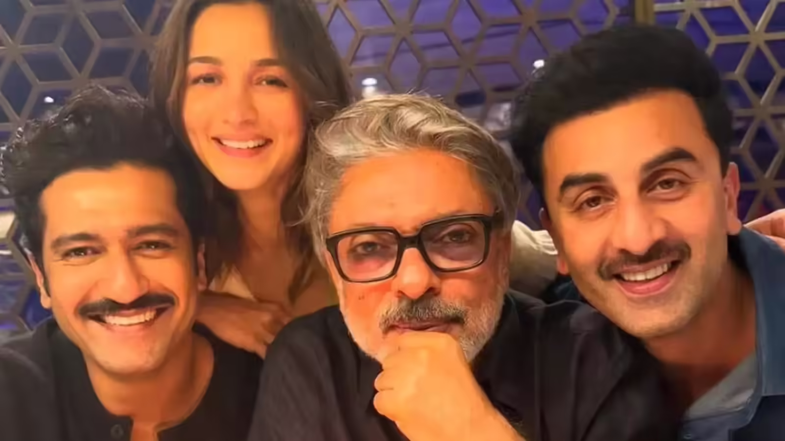 Love And War Postponed,भंसाली की 'लव एंड वॉर' 2027 नहीं होगी पोस्‍टपोन! आलिया-रणबीर और विक्की कौशल की फिल्‍म पर आई बड़ी खबर - love and war postponed update sanjay leela bhansali film to release in 2026 starring alia bhatt ranbir kapoor vicky kaushal - News from bollywood News