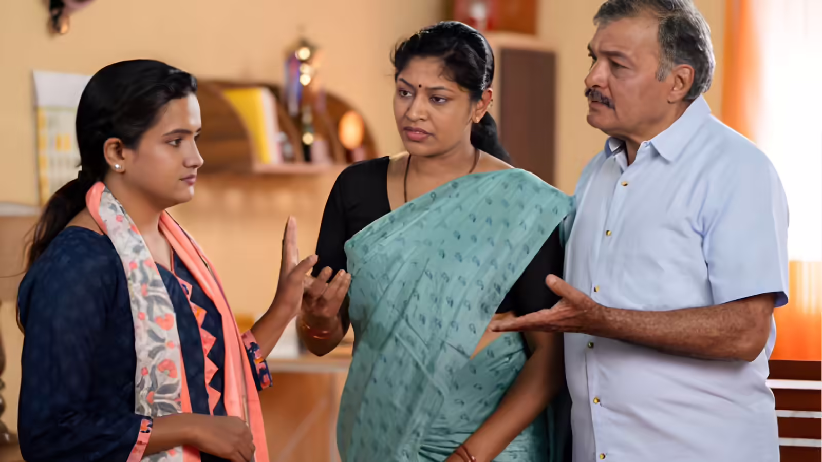 Author Acharya Prashant Questions On Daughters Father S Role,मशहूर लेखक ने पिता की भूमिका परउठाएसवाल, बोले-अगर बेट‍ियों से प्यार होता, तो उन्‍हें ऐसे धकेल देते? - author acharya prashant questions father s role if you loved your daughters would you push them like this - Family News