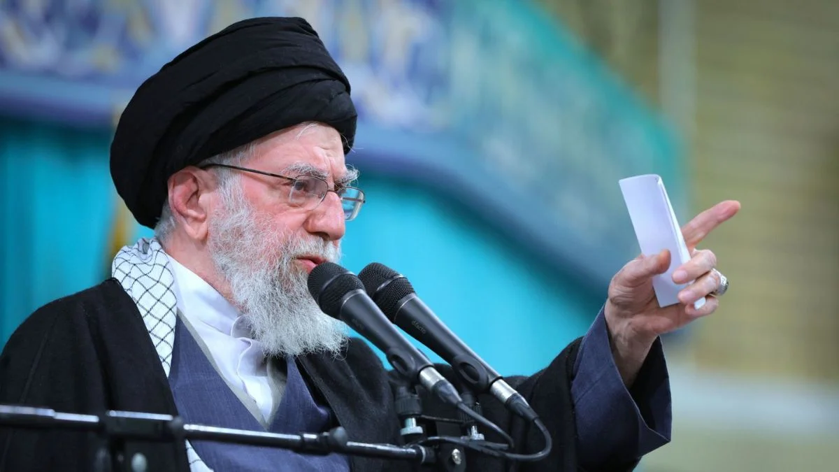Attack on Ayatollah Khamenei would mean declaration of war Iranian President Masoud Pezeshkian warned Donald trump -'खामेनेई पर हमला पूरे ईरान के खिलाफ युद्ध माना जाएगा', राष्ट्रपति पेजेशकियन की डोनाल्ड ट्रंप को चेतावनी | Jansatta