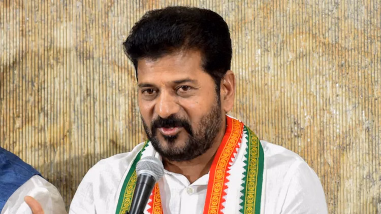 Revanth Reddy:हार्वर्ड में लीडरशिप कोर्स करेंगे सीएम रेवंत रेड्डी, बीआरएस ने विदेश दौरे के समय पर उठाए सवाल - Telangana Cm Revanth Reddy Joins Harvard Leadership Program, Brs Questions Timing Of Foreign Visit