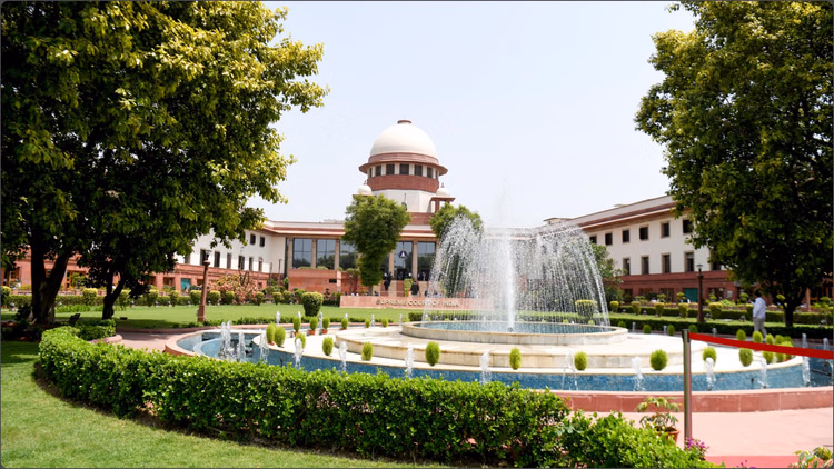 Supreme Court:'आयोग बताए तार्किक विसंगति सूची वाले मतदाताओं के नाम', पश्चिम बंगाल में Sir पर 'सुप्रीम' आदेश - Supreme Court Directs Ec Display Names Persons Logical Discrepancies List Gram Panchayat Bhavans  West Bengal