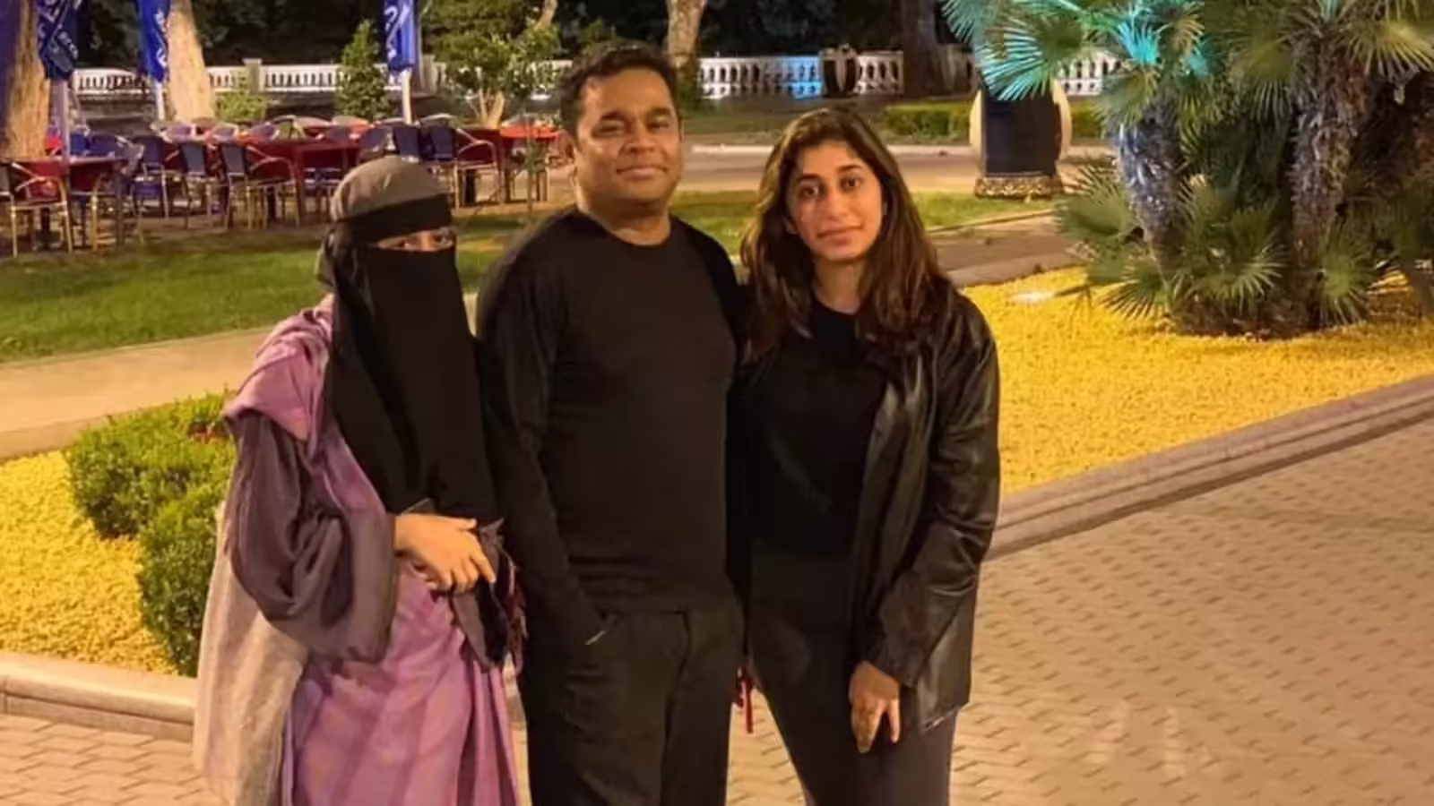 AR Rahman की बेटियों का पिता के अपमान पर फटा कलेजा, 'गाली' देने वालों के ख‍िलाफ शेयर किया पोस्‍ट - ar rahman daughters khatija and raheema rahman react on criticism against her father amid communal industry controversy