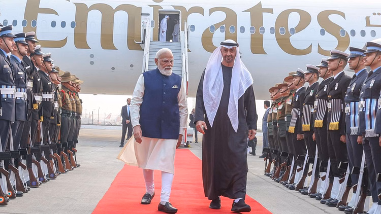 Uae President Visit India:दिल्ली पहुंचे यूएई के राष्ट्रपति, पीएम मोदी ने एयरपोर्ट पर किया स्वागत - Uae President India Visits Updates New Delhi And Was Welcomed By Prime Minister Modi At The Airport