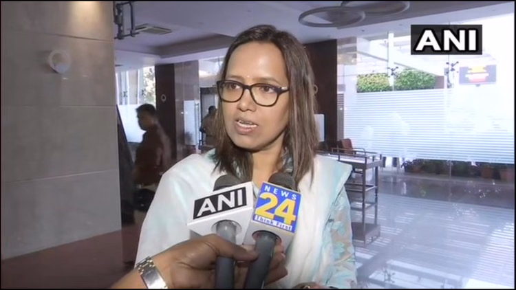 Mumbai:कांग्रेस ने बीएमसी चुनावों में बड़ी गड़बड़ियों का लगाया आरोप, कहा- जमकर बांटे गए पैसे - Congress Leader Varsha Gaikwad Says Bmc Elections Witnessed Serious Attacks On Democratic Process