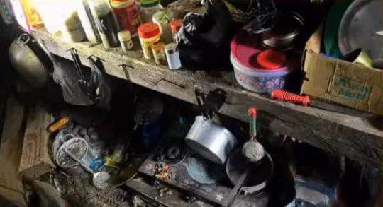 किश्तवाड़ मुठभेड़ के बाद चौंकाने वाला खुलासा:जंगल में बसाया था आतंकियों ने घर, ठिकाने से घरेलू सामान बरामद - Hideout Busted By Security Forces In Kishtwar Chatroo Singpora.