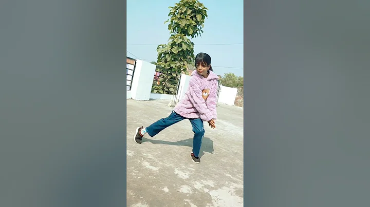 Main Dhundh Raha Tha Sapnon Ki Galiyon Mein #shorts #dance #bollywood #song #music