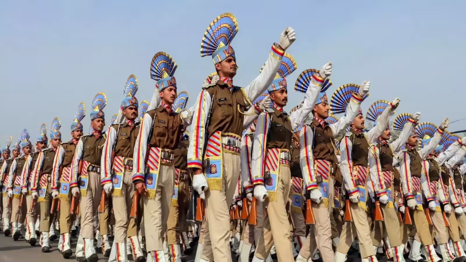 गणतंत्र दिवस पर 10 हजार खास मेहमान करेंगे शिरकत, जानें इस लिस्ट में कौन-कौन शामिल - ten thousand special guests invited for 77th republic day important parade to be held at kartavya path delhi