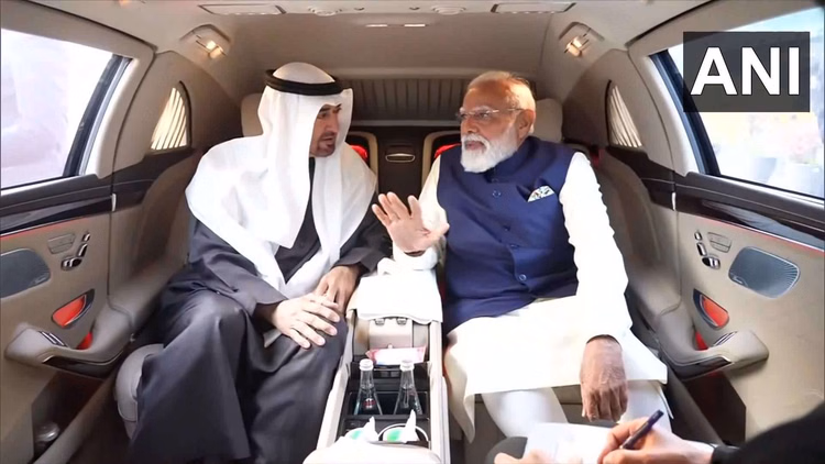 Pm Modi Car Diplomacy:फिर दिखी पीएम मोदी की कार डिप्लोमेसी, अब Uae के राष्ट्रपति के लिए तोड़ा प्रोटोकॉल - Pm Modi Car Diplomacy Pm Modi Seen In A Car With The Uae President News In Hindi