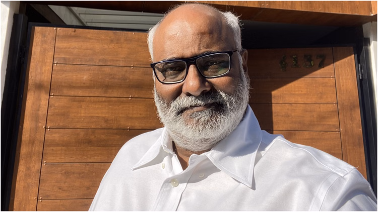 गणतंत्र दिवस परेड पर वंदे मातरम का नया कंपोजिशन पेश करेंगे एमएम कीरवानी, देश भर के 2500 कलाकार करेंगे परफॉर्म - Oscar Winner Mm Keeravaani To Compose Music On Vande Mataram 150th Anniversary In Republic Day Parade 2026