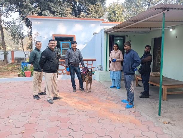 Police Karmi Ke Ghar Hue Lakho Ki Chori - Korba News - Korba News:रिटायर्ड पुलिस कर्मी के घर का ताला तोड़ घुसे चोर, 10 लाख रुपये के सोने-चांदी के जेवर किए चोरी