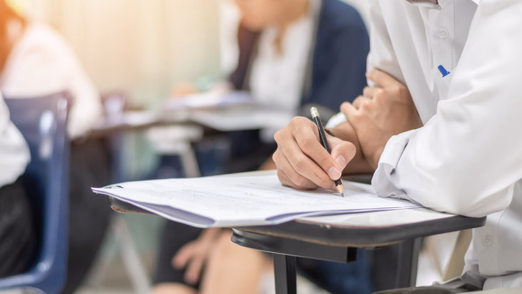 Jee Advanced:बदलेगा परीक्षा पैटर्न, एप्टीट्यूड के प्रश्न होंगे शामिल; साल में 2-3 बार हो सकता है एग्जाम - Jee Advanced May Be Held 2–3 Times A Year, Students To Choose Exam Slots