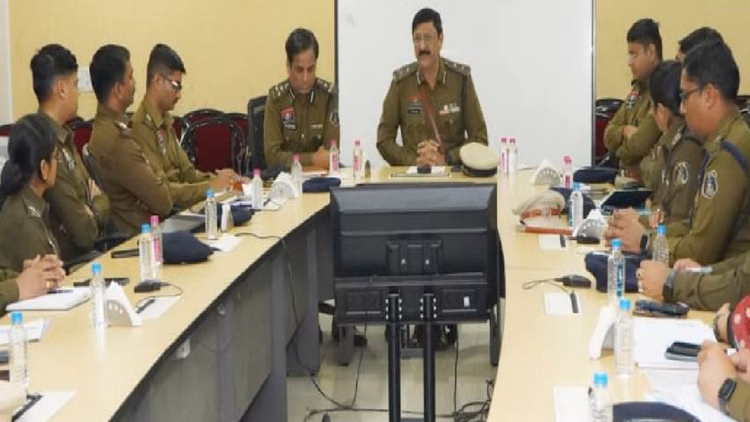 रायपुर में सख्त पुलिसिंग का संकेत:नए पुलिस कमिश्नर ने ली पहली बड़ी बैठक, दिए ये निर्देश - Sign Of Strict Policing In Raipur New Police Commissioner Held First Major Meeting And Gave These Instructions