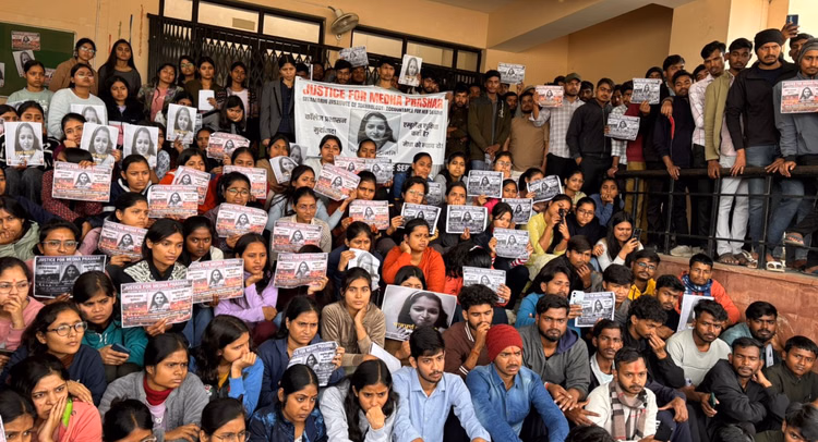 Bihar:कॉलेज में एम्बुलेंस नहीं, छात्रा की मौत पर हुआ बवाल, छात्रों ने प्राचार्य से इस्तीफे की मांग की - Sitamarhi Sit Engineering College Student Death No Ambulance Principal Accused Negligence