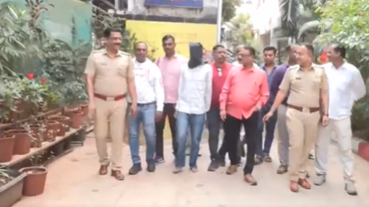 Mumbai News:मलाड रेलवे स्टेशन पर प्रोफेसर की चाकू से गोदकर हत्या, पुलिस ने आरोपी को 12 घंटे में किया गिरफ्तार - Professor Stabbed To Death At Malad Railway Station Police Arrested Accused Within 12 Hours