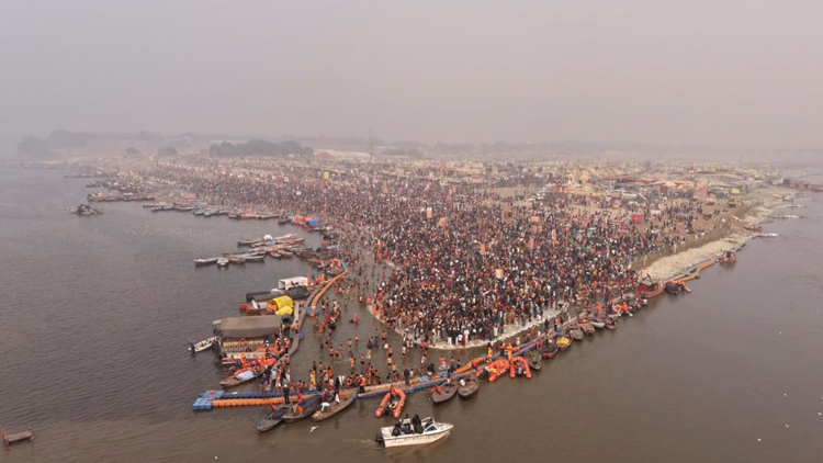 Magh Mela :अचला सप्तमी पर संगम स्नान के लिए उमड़ी भक्तों की भीड़, 50 लाख श्रद्धालुओं के पहुंचने का अनुमान - Magh Mela Crowds Of Devotees Gathered For The Sangam Bath On Achala Saptami