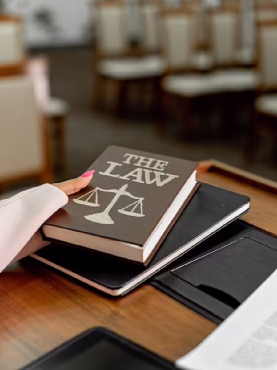 दुनिया के 10 देश, जहां कानून का सबसे ज्यादा पालन करते हैं लोग | Navbharat Times