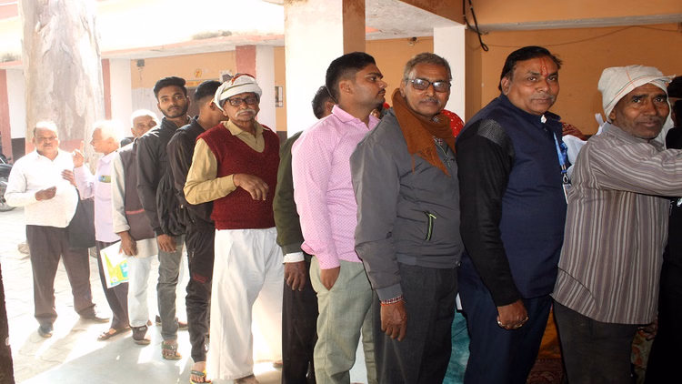 Sir:आपत्तियां व नोटिस का जवाब देने मतदाताओं को उपस्थिति होने में आ रही दिक्कत, घंटों लग रहे कतार में - Responding To Sir Objections And Notices