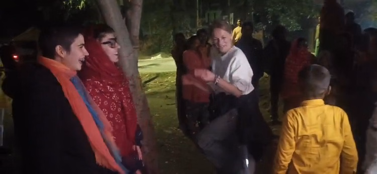 Bhojpur News: Spanish Guest Dances At Saraswati Puja Pandal, Ara Immersed In Bhojpuri Devotion - Bihar News