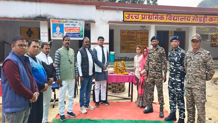 Crpf:30 वर्ष पुरानी भूली हुई शहादत को याद करने के लिए छुट्टी लेकर गांव पहुंचे सीआरपीएफ जवान, पढ़िये ये अनूठी - Crpf Jawan Takes Leave To Visit Village And Commemorate A Forgotten Martyrdom From 30 Years Ago