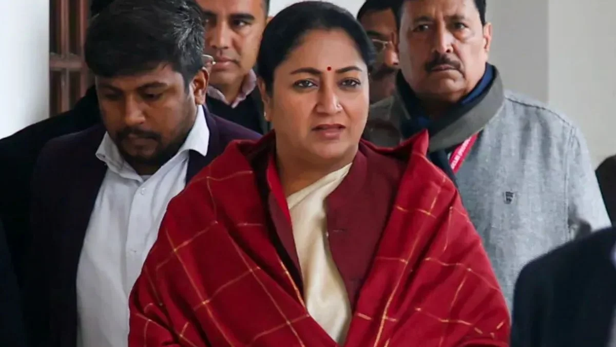 CM Rekha Gupta told how arbitrary fee hike will be stopped Our aim to have smart classrooms digital libraries and computer labs in every school