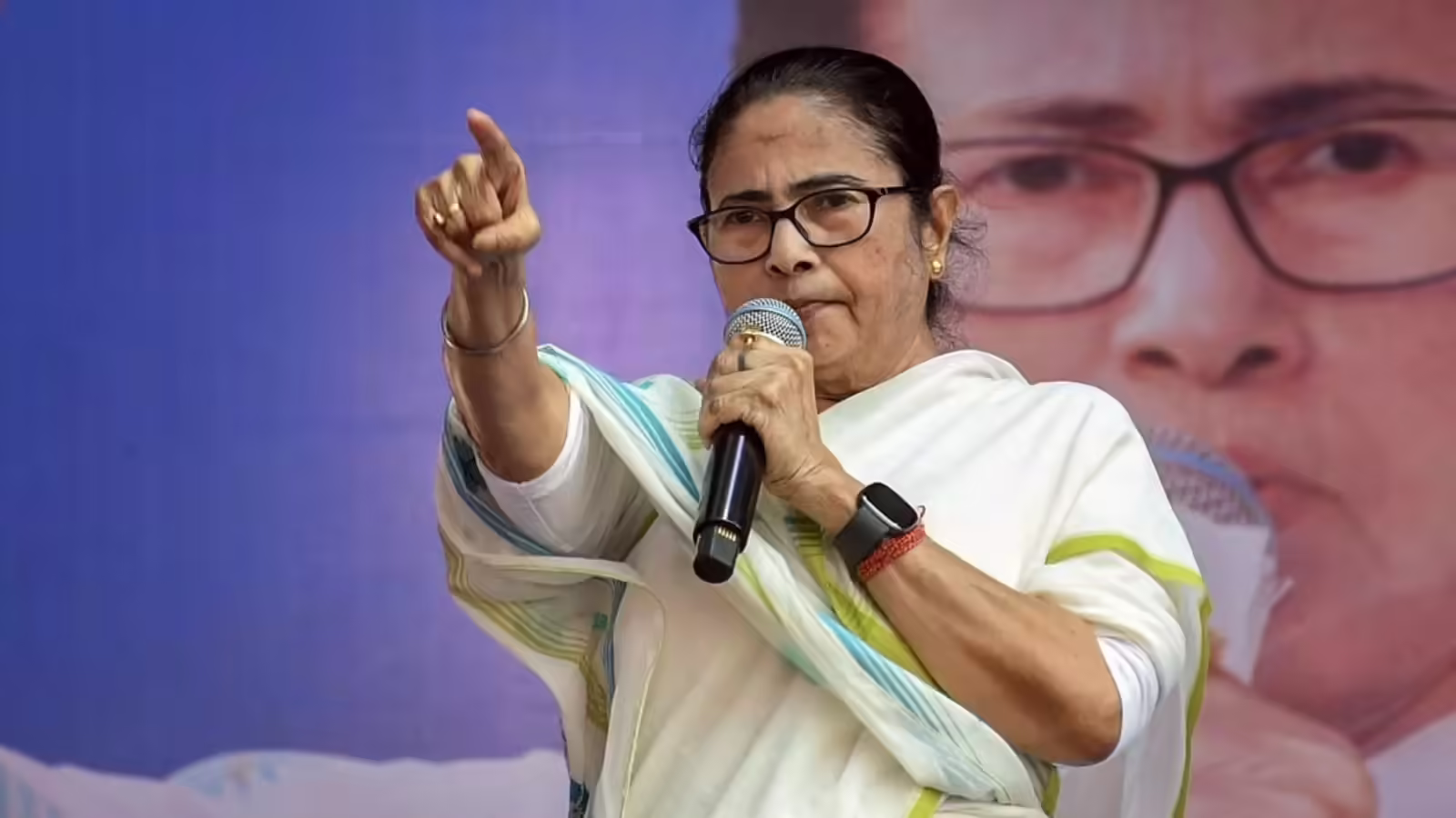 Mamata Banerjee: BJP के इशारे पर देश के लोकतंत्र को कमजोर कर रहा चुनाव आयोग, ममता बनर्जी ने लगाए गंभीर आरोप - cm mamata banerjee accused election commission of crushing opposition west bengal sir