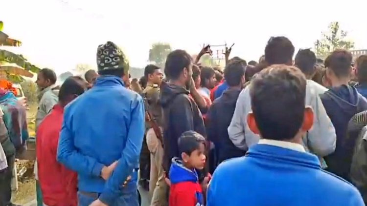 Crime:बेखौफ अपराधियों ने बाइक सवार मैट्रिक के छात्र की गोली मारकर हत्या की; गुस्साए लोगों ने जाम की सड़क - Bihar Crime: In Madhubani, Fearless Criminals Shot And Killed A Matriculation Student On A Motorcycle