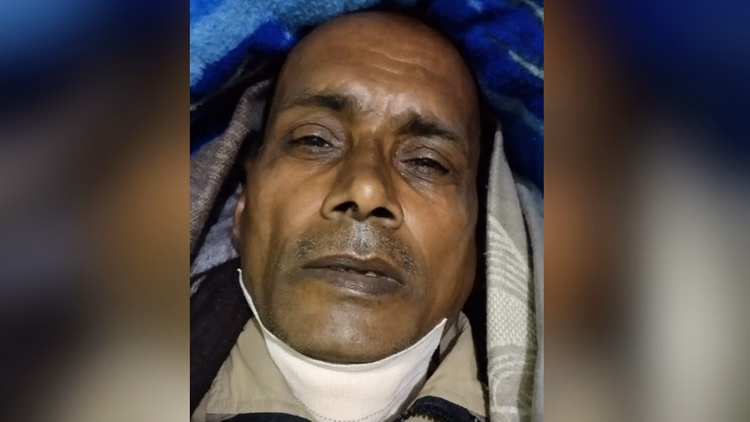 Meerut:हाईवे पार कर रहे किसान की गर्दन चाइनीज मांझे से कटी, लहूलुहान होकर गिर पड़े, अस्पताल में लगे 32 टांके - Meerut: A Farmer Crossing The Highway Got His Neck Cut By A Chinese Manja, Fell Down Bleeding, Got 32 Stitches