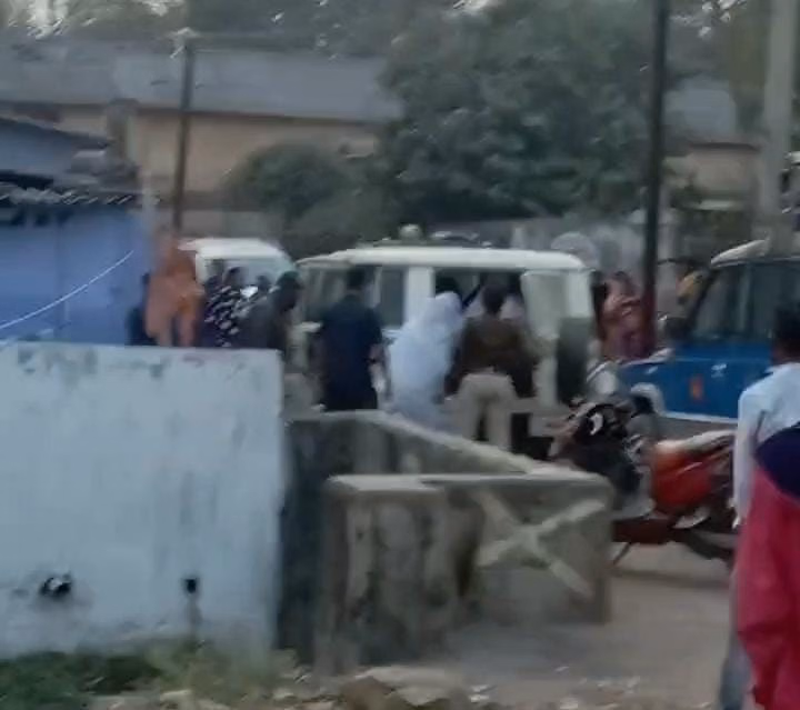 Suspicious Activities Uncovered In A Residential Area Five Women And Three Young Men Arrested In Suspicious Ci - Korba News