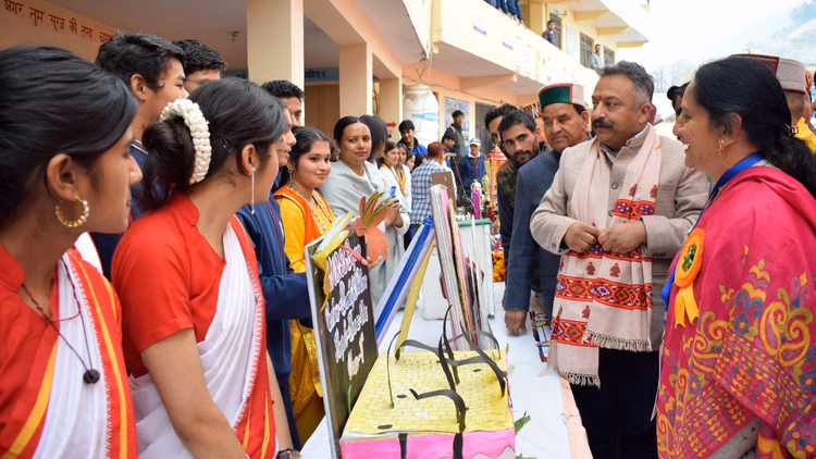 हिमाचल:शिक्षा मंत्री रोहित ठाकुर बोले- राष्ट्रीय उपलब्धि सर्वेक्षण में हिमाचल 21वें से पांचवें पायदान पर - Education Minister Rohit Thakur Said Himachal Moved From 21st To 5th Position In National Achievement Survey