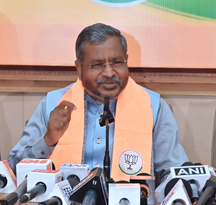 Babulal Marandi Says Cm Hemant Soren Is Not Hoisting National Flag On 26 January Is Insult To Republic Day - Jharkhand News - Jharkhand:बाबूलाल मरांडी का Cm सोरेन पर तंज, कहा- 26 जनवरी को राष्ट्रीय ध्वज न फहराना गणतंत्र दिवस का अपमान