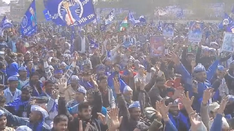 Up:शंकराचार्य अविमुक्तेश्वरानंद के समर्थन में आए नगीना सांसद चंद्रशेखर, बोले- माफी मांगे सरकार - Rally Of Azad Samaj Party Organized In Agra, Mp Chandrashekhar Address Gathering