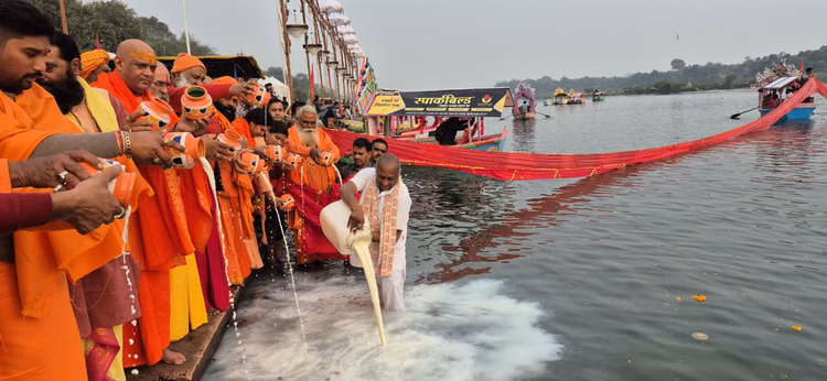 On Narmada Jayanti, The Mla Performed Ritualistic Worship And Offered A 551-meter Chunari. - Harda News