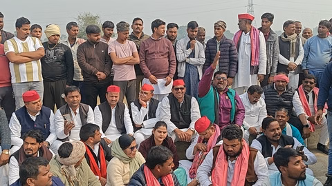 Prevented From Going To Varanasi, Sp Mp Staged A Four-hour Sit-in - Ghazipur News
