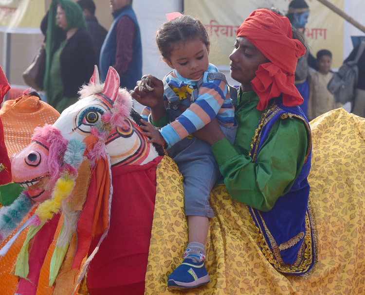 Friends Returned To The Streets Of Memories - Lucknow News