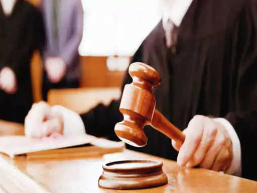 A fine and captive on the woman for not saving the Nashik check and put them in jail