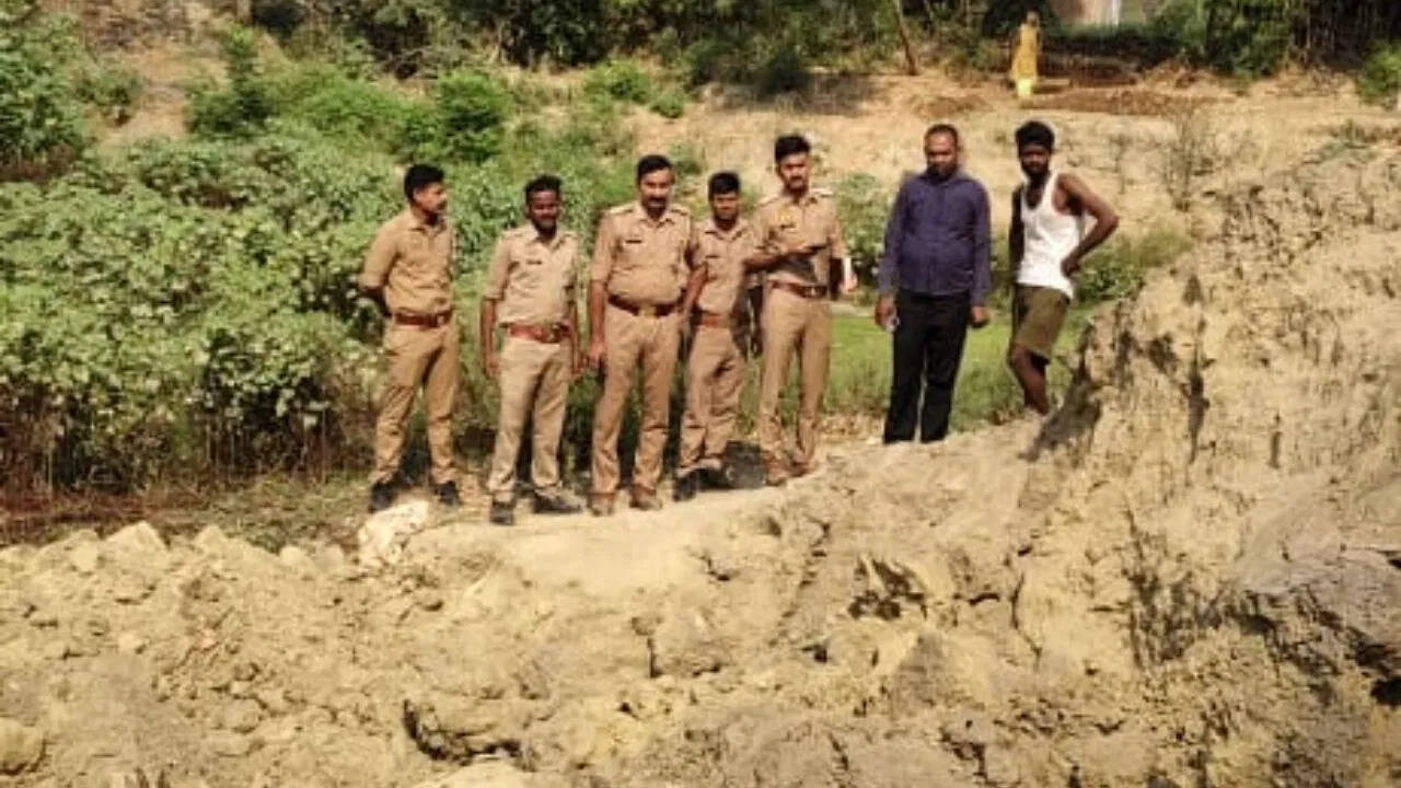 Erarhok stuck in kokhraj, 5 people dead, two conditions of critical importance