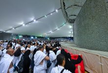 الحجاج-يؤدون-رمي-الجمرات-في-أول-أيام-عيد-الأضحى