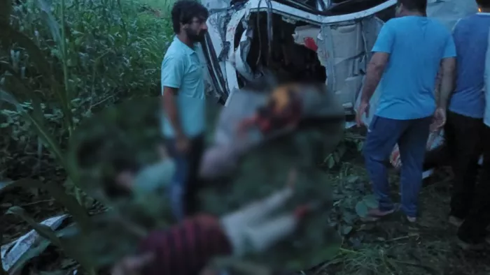 Bhiwani crash: A serious accident in Bhiwani, uncontrolled and beaten a tree; Four killed, including two brothers, lost a horrible accident in the Bhiwani car and hit a tree four people, including two brothers, died