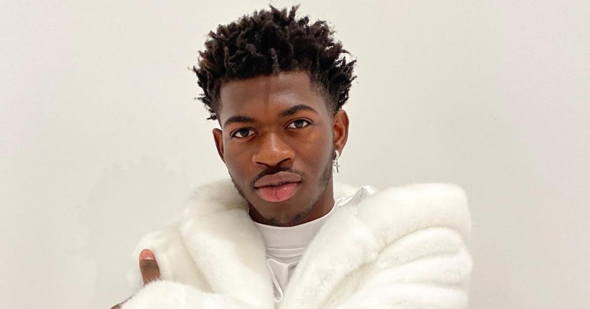 ليل ناس إكس في ورطة قانونية بعد اعتقاله بلوس أنجلوس وتوجيه 4 تهم جنائية له وكفالته 75 ألف دولار