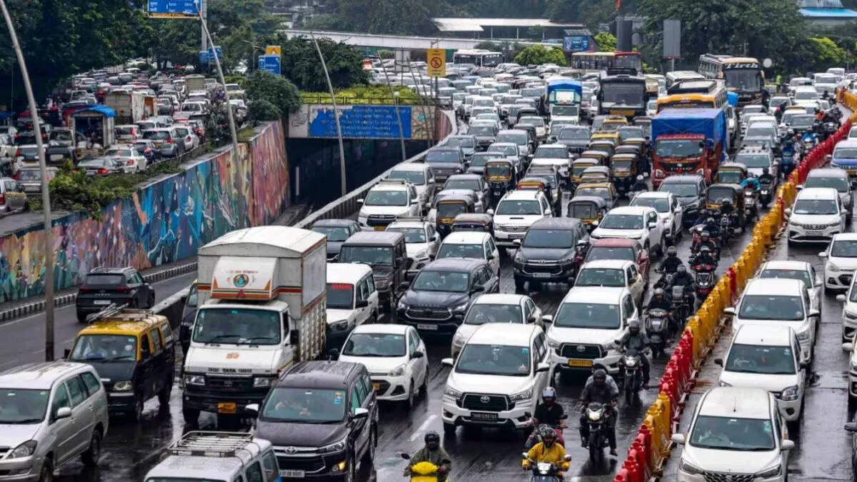 Massage over Maratha Reserve in Mumbai, has disrupted traffic in many parts of the city