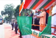 This gift was sent from UP to the farmers of Punjab, CM Yogi flagged off the vehicles – yogi adityanath sends wheat seeds to flood affected Punjab farmers
