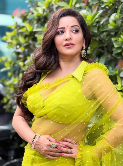 Monalisa overwhelmed with audience’s love, celebrates success of new project