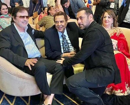 Sanjay Khan got emotional remembering Dharmendra, and shared the story of 1966