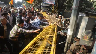 MCD demolished dangerous structure near Jhandewala temple could have created trouble; Religious places not damaged – MCD demolishes dangerous structure near Jhandewala temple