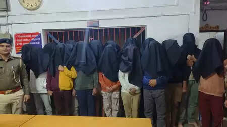 Bihar: Cyber ​​fraud gang busted in Buxar, 18 criminals arrested