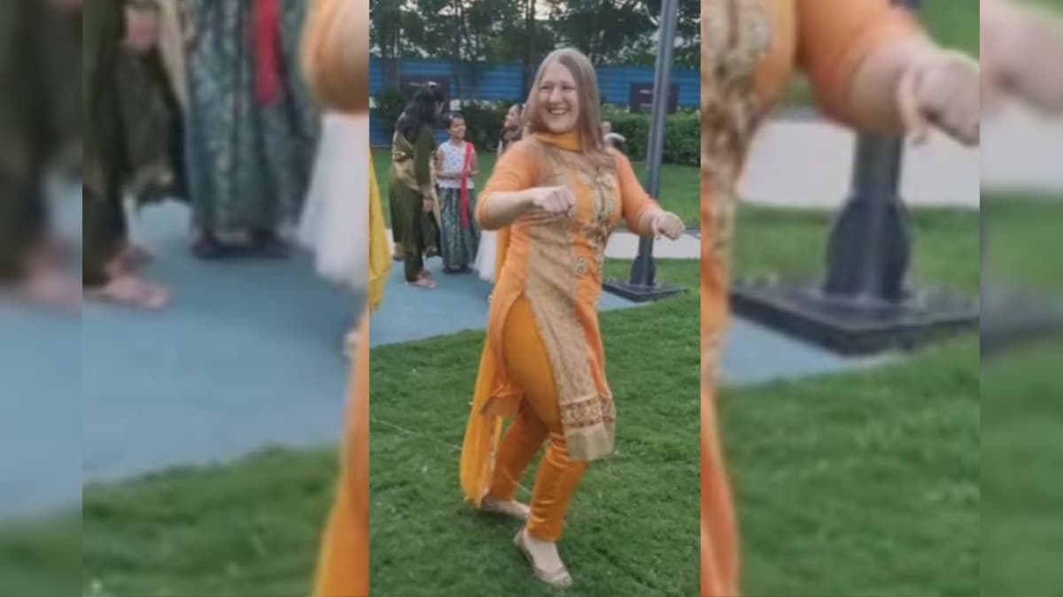 Desi swag from foreign sister-in-law! Did a tremendous dance on Haryanvi song, the crowd started clapping after seeing the moves!