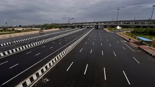 Solar Powered Expressway Project in UP, Investors Not Showing Interest – Solar Powered Expressway in UP Solar Powered Expressway Project on hold Investors not showing interest