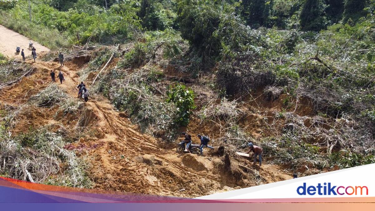 4 Regencies in Aceh still isolated due to broken roads hit by flash floods