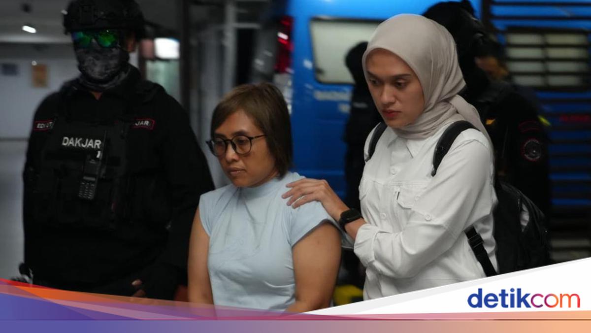 Hands Tied By Cable Ties, Fugitive In IDR 5 T Shabu Case Dewi Astutik Arrives In RI